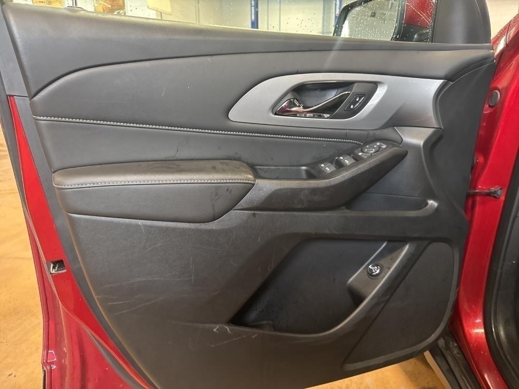 used 2023 Chevrolet Traverse car, priced at $29,890