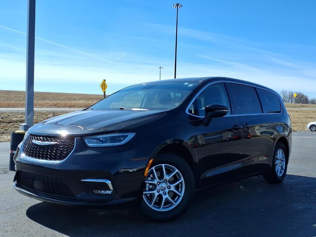 used 2023 Chrysler Pacifica car, priced at $24,024