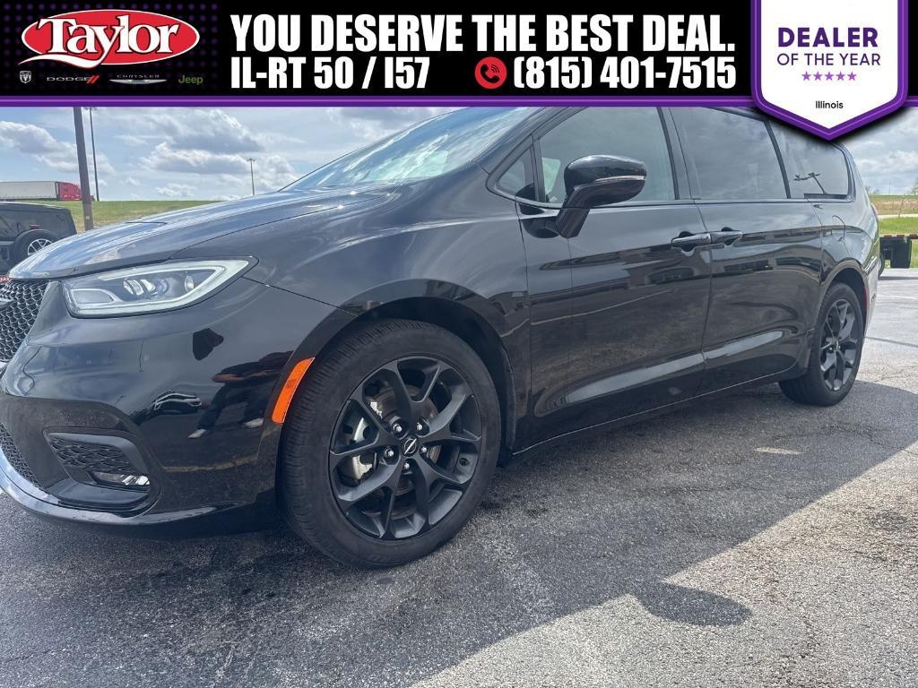used 2025 Chrysler Pacifica car, priced at $38,731