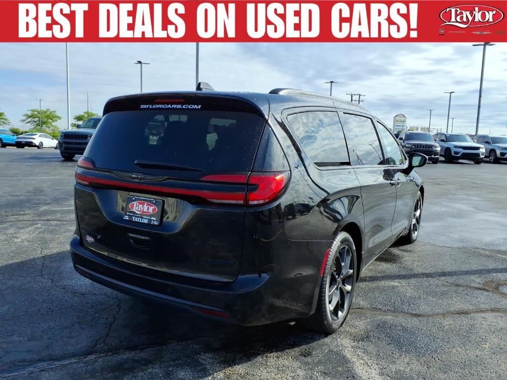 used 2025 Chrysler Pacifica car, priced at $38,302