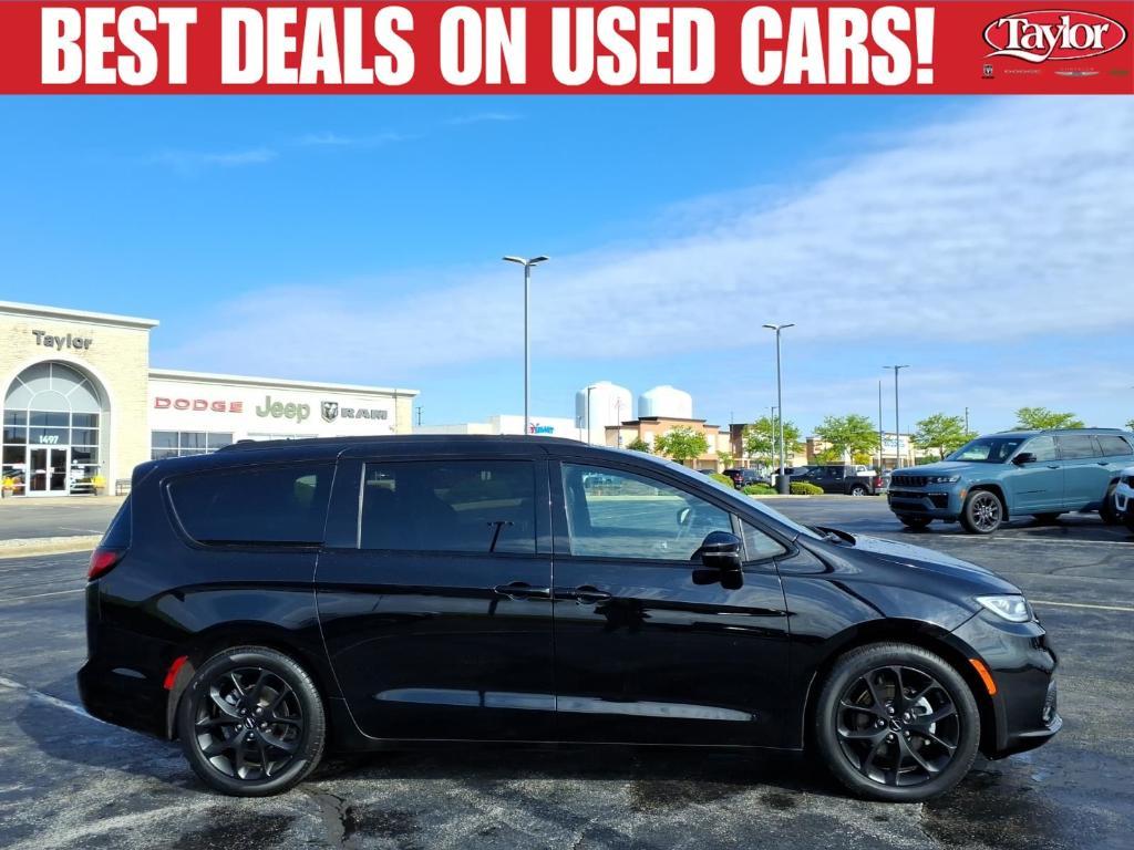used 2025 Chrysler Pacifica car, priced at $38,302