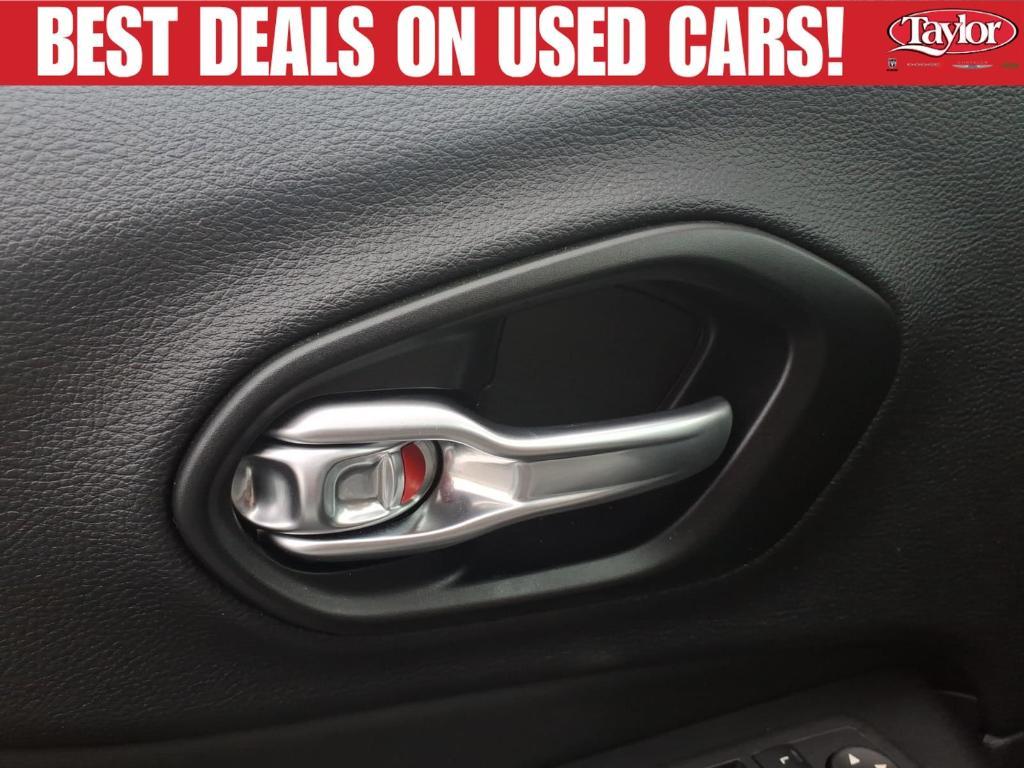 used 2022 Jeep Cherokee car, priced at $28,002