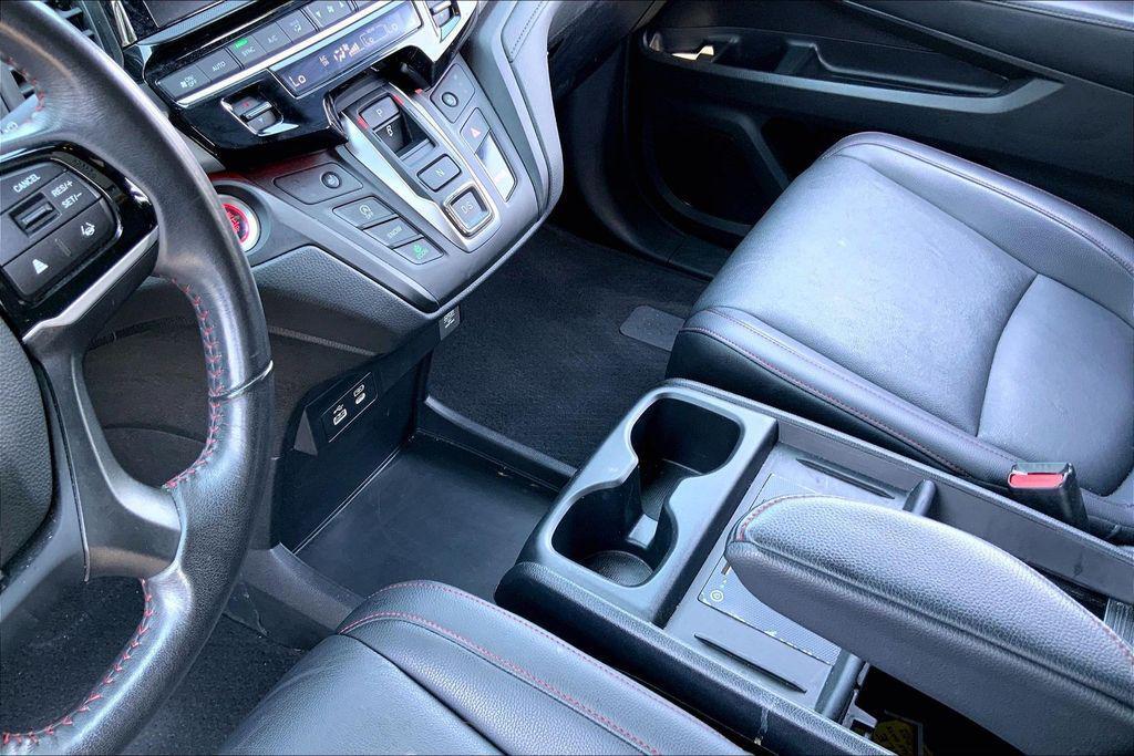 used 2025 Honda Odyssey car, priced at $38,533