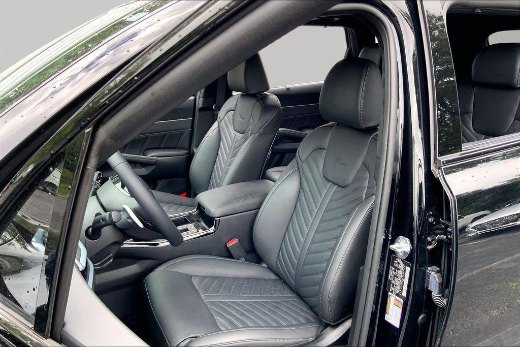 used 2025 Kia Sorento car, priced at $40,898
