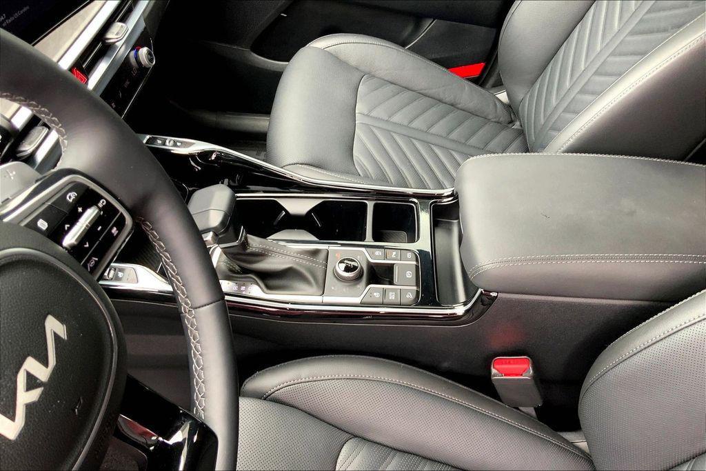 used 2025 Kia Sorento car, priced at $40,898