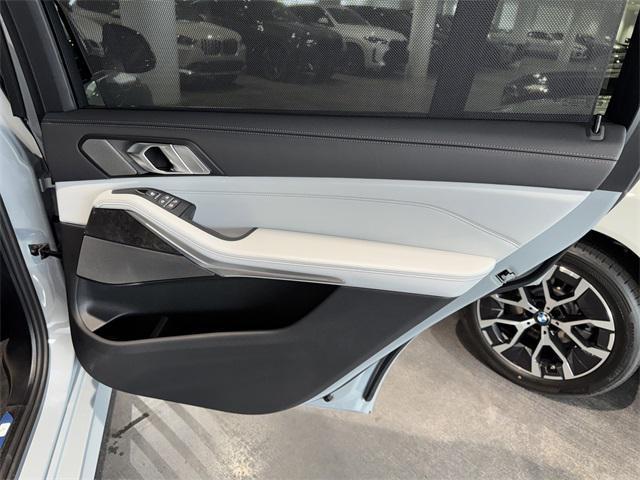 new 2026 BMW X7 car, priced at $100,785