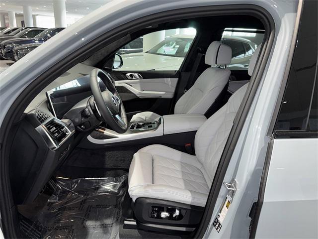 new 2026 BMW X7 car, priced at $100,785