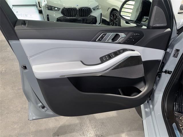 new 2026 BMW X7 car, priced at $100,785