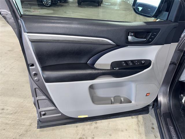 used 2019 Toyota Highlander car, priced at $23,253