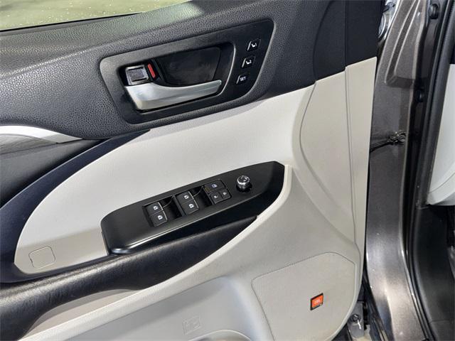 used 2019 Toyota Highlander car, priced at $23,253