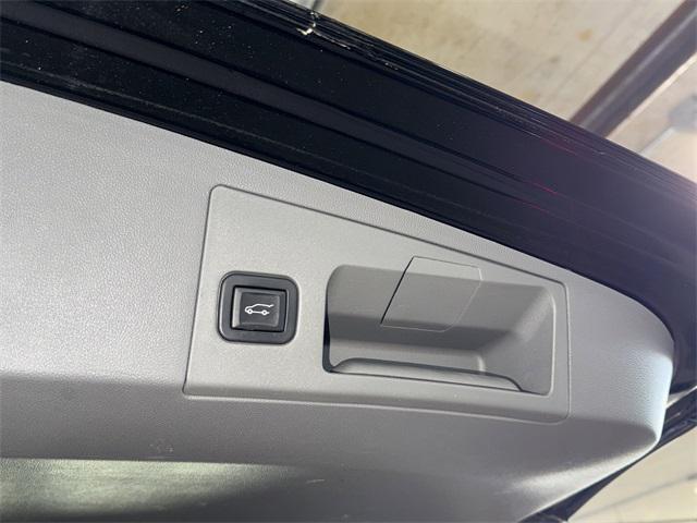 used 2022 Cadillac XT5 car, priced at $25,160