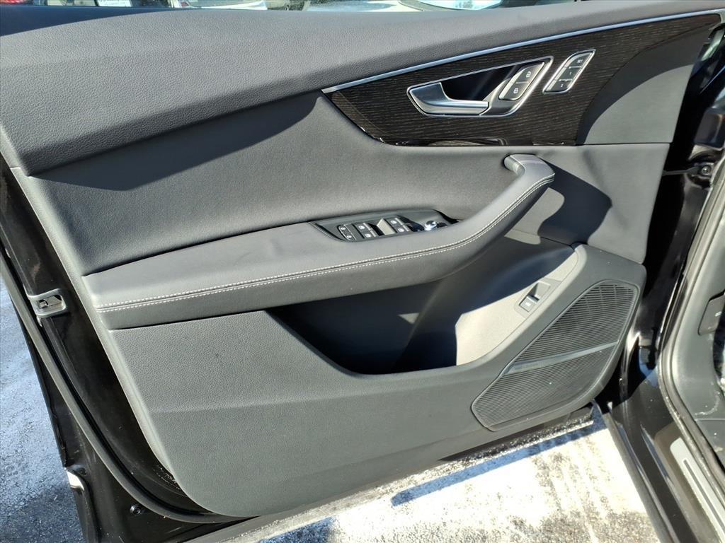 used 2025 Audi Q7 car, priced at $47,877