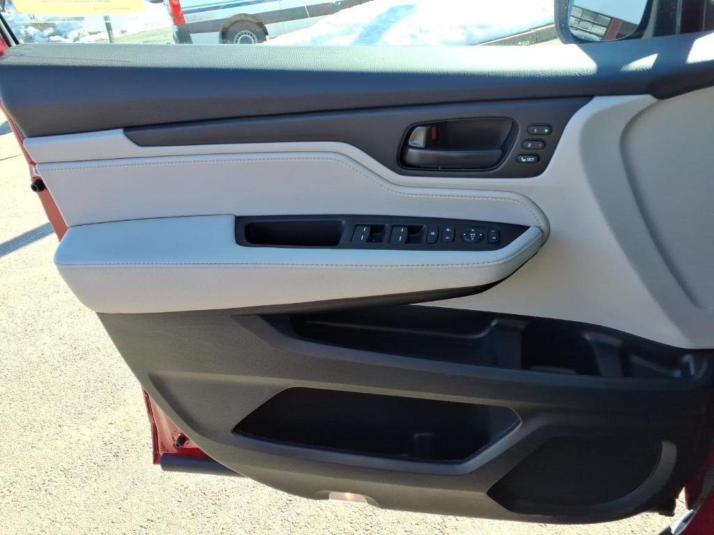 used 2025 Honda Odyssey car, priced at $36,374