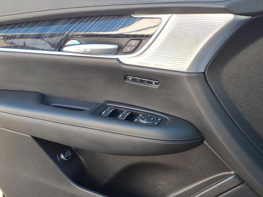 used 2023 Cadillac XT6 car, priced at $35,877