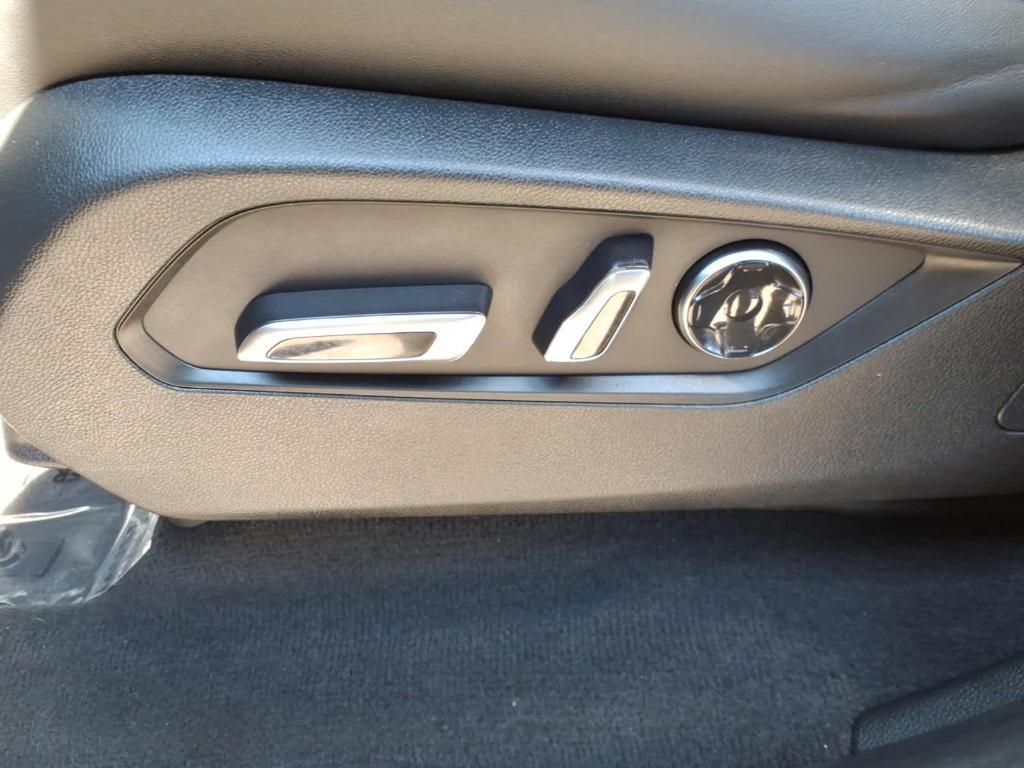 used 2023 Acura MDX car, priced at $43,622