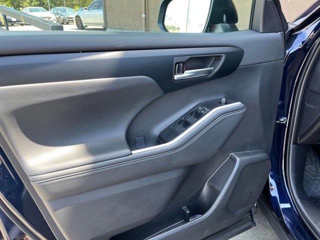 used 2025 Toyota Highlander car, priced at $42,499