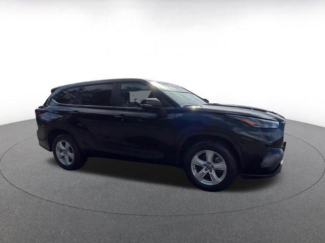 used 2025 Toyota Highlander car, priced at $39,631