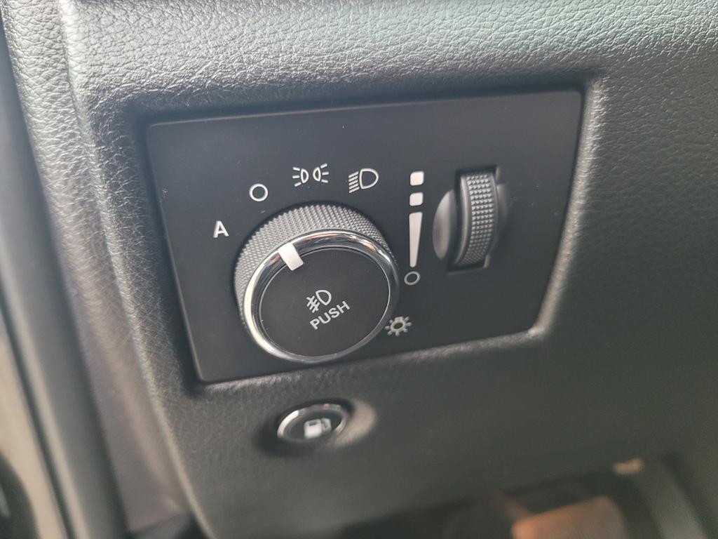 used 2015 Jeep Grand Cherokee car, priced at $13,607