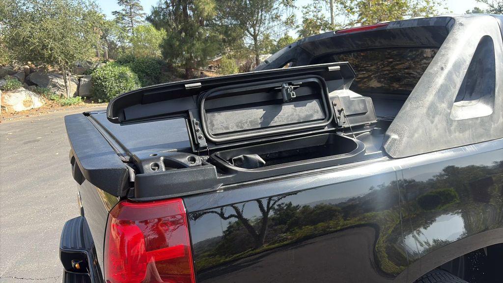 used 2009 Chevrolet Avalanche car, priced at $11,995