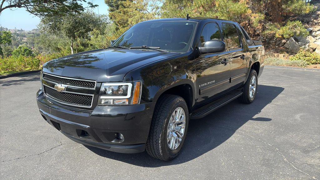 used 2009 Chevrolet Avalanche car, priced at $11,995