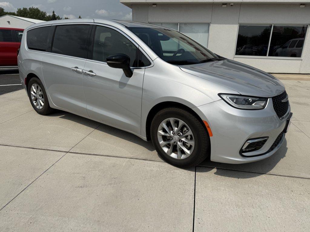used 2026 Chrysler Pacifica car, priced at $38,989