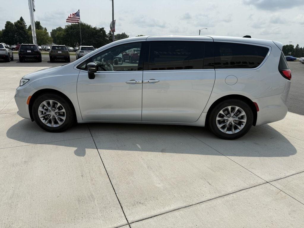 used 2026 Chrysler Pacifica car, priced at $38,989