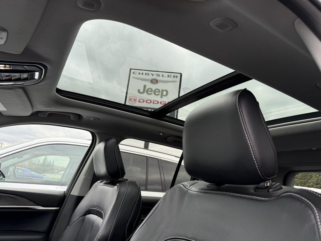 used 2022 Jeep Grand Cherokee car, priced at $27,990