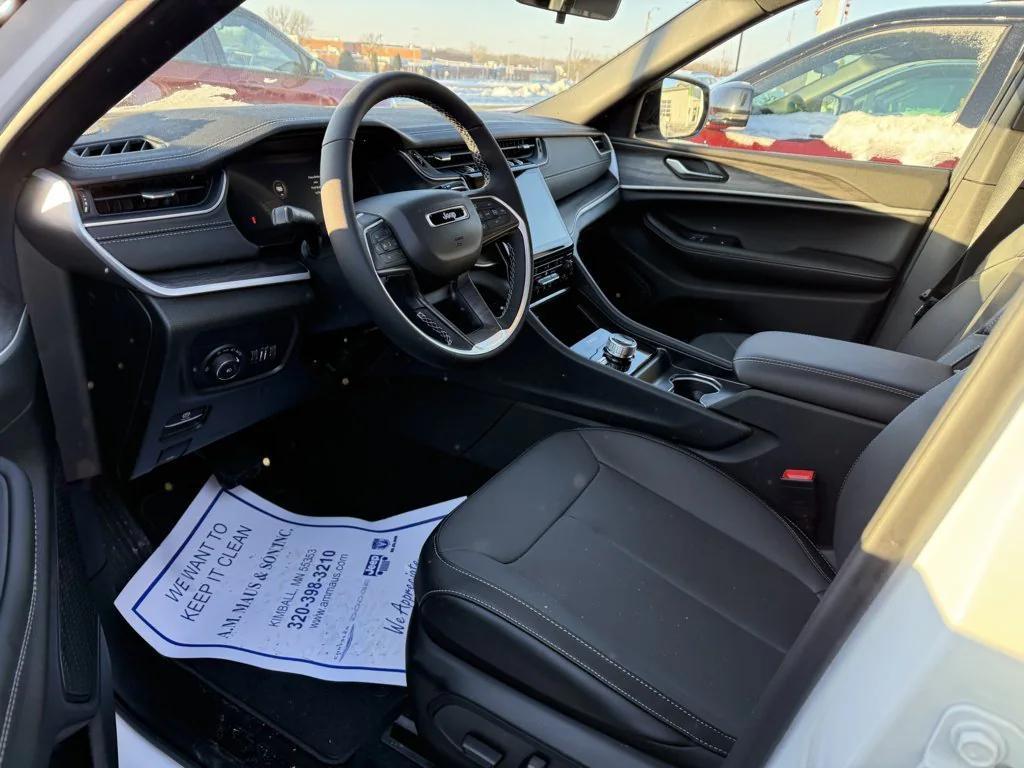 new 2025 Jeep Grand Cherokee car, priced at $49,082
