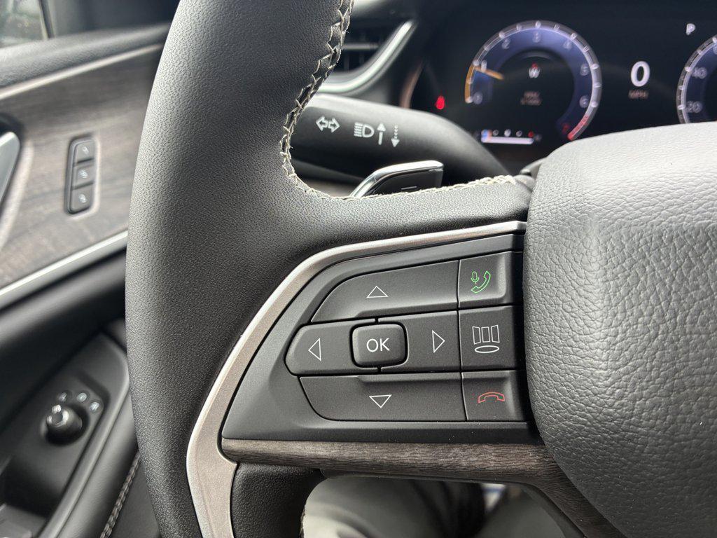 new 2025 Jeep Grand Cherokee car, priced at $47,302