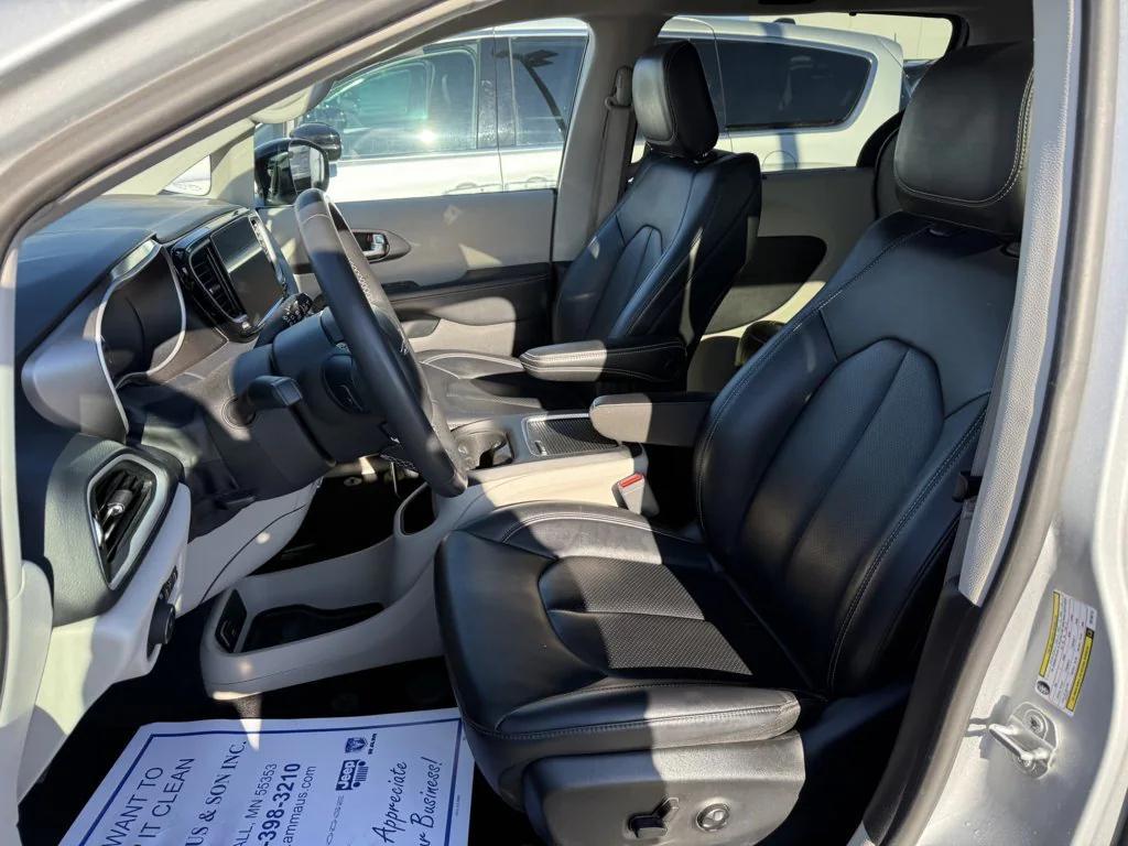 used 2024 Chrysler Pacifica car, priced at $27,990