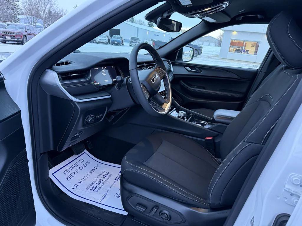 used 2024 Jeep Grand Cherokee car, priced at $32,990