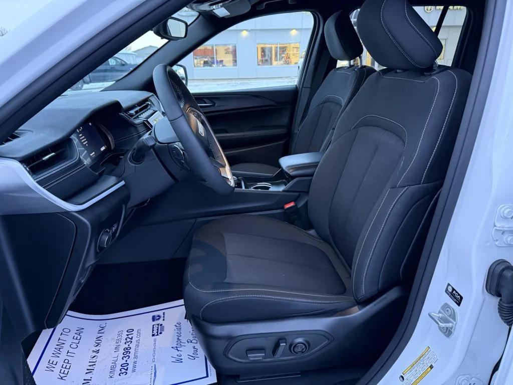 used 2024 Jeep Grand Cherokee car, priced at $32,990