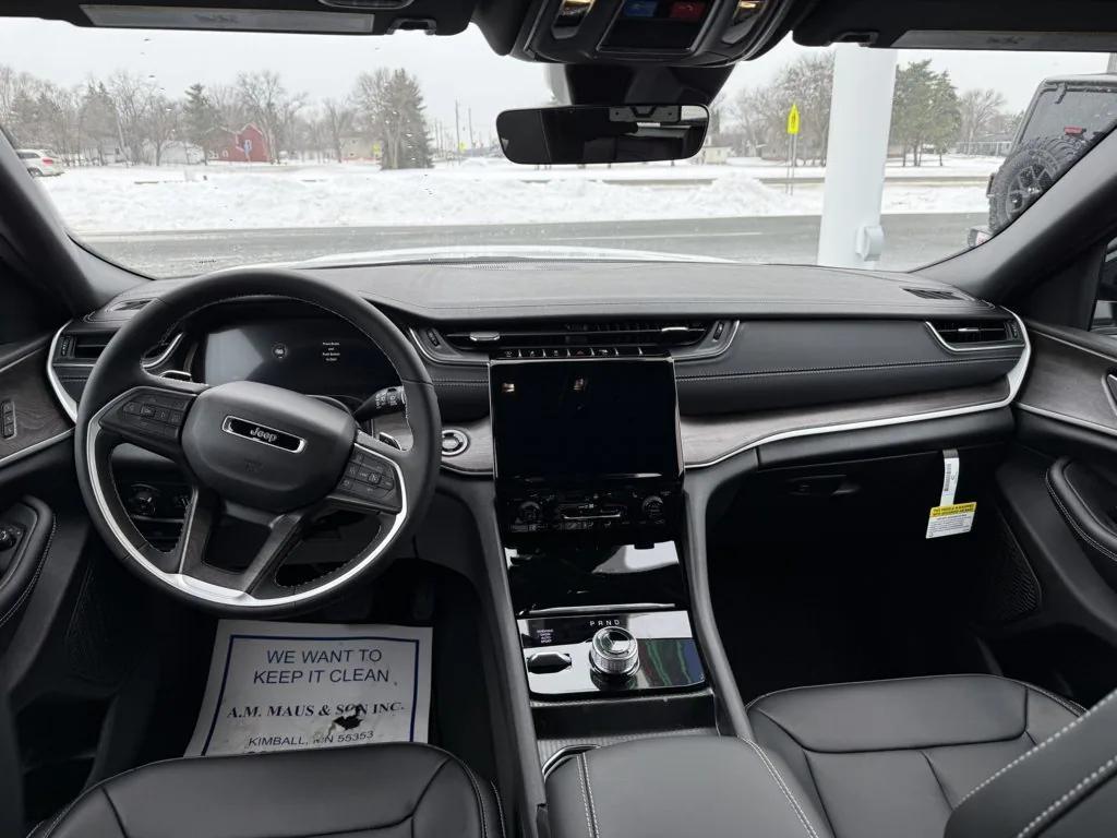 new 2025 Jeep Grand Cherokee car, priced at $45,645