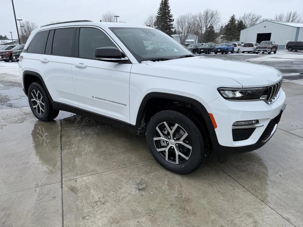 new 2025 Jeep Grand Cherokee car, priced at $45,645