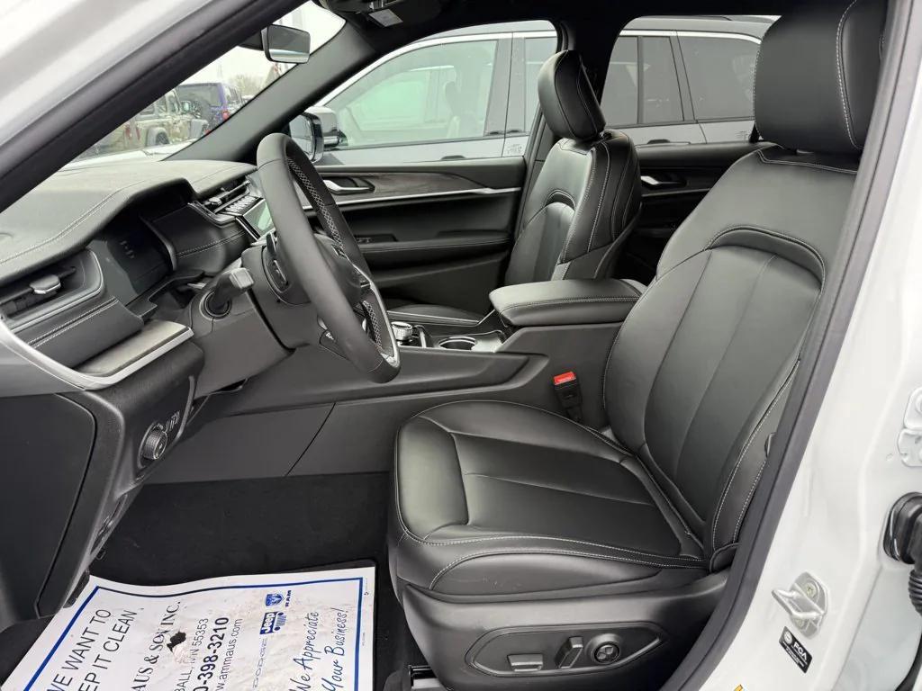 new 2025 Jeep Grand Cherokee car, priced at $45,645