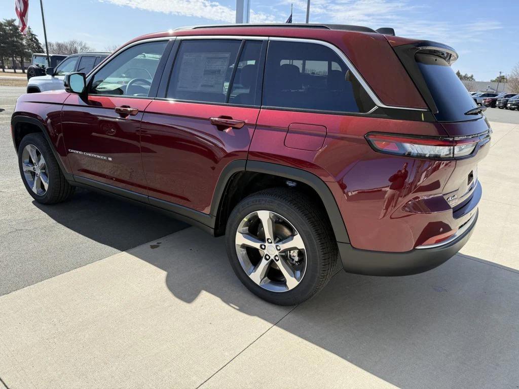new 2026 Jeep Grand Cherokee car, priced at $41,322