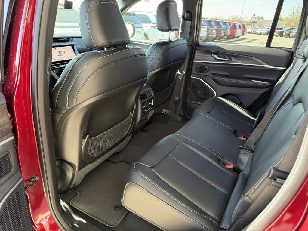 new 2026 Jeep Grand Cherokee car, priced at $41,322