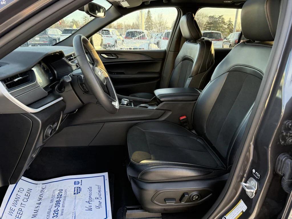 used 2024 Jeep Grand Cherokee car, priced at $35,990