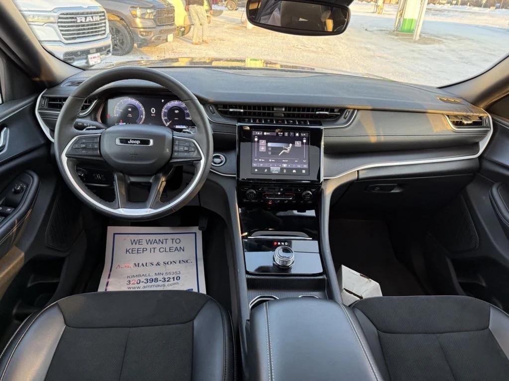 used 2024 Jeep Grand Cherokee car, priced at $35,990