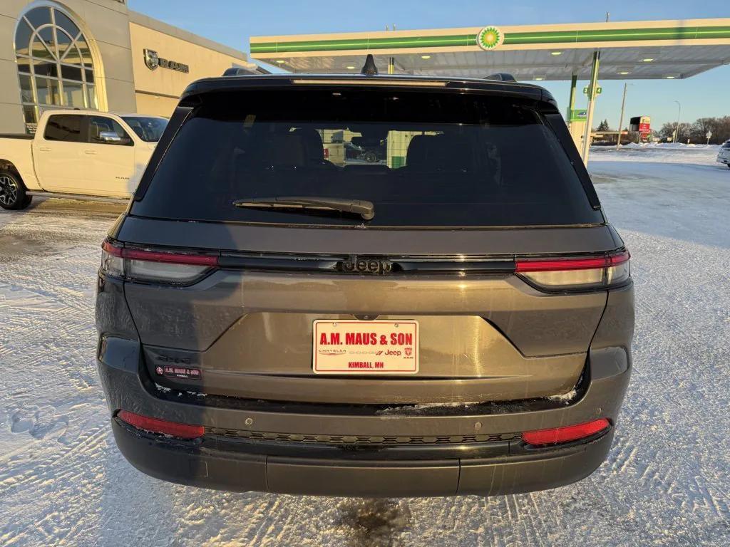 used 2024 Jeep Grand Cherokee car, priced at $35,990