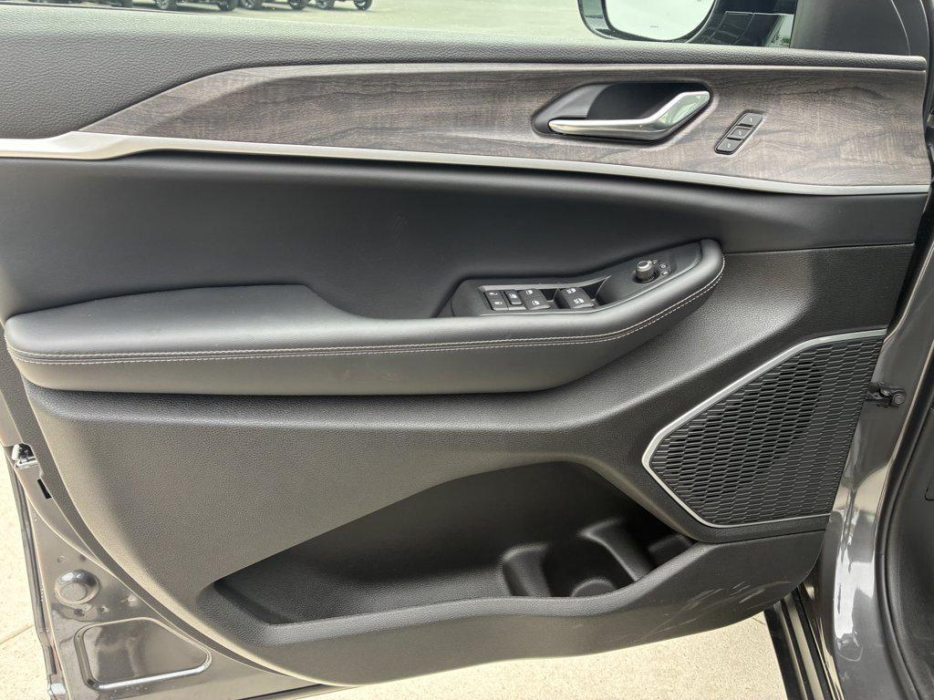 new 2026 Jeep Grand Cherokee L car, priced at $45,157