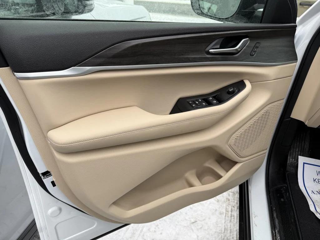 new 2025 Jeep Grand Cherokee L car, priced at $47,663