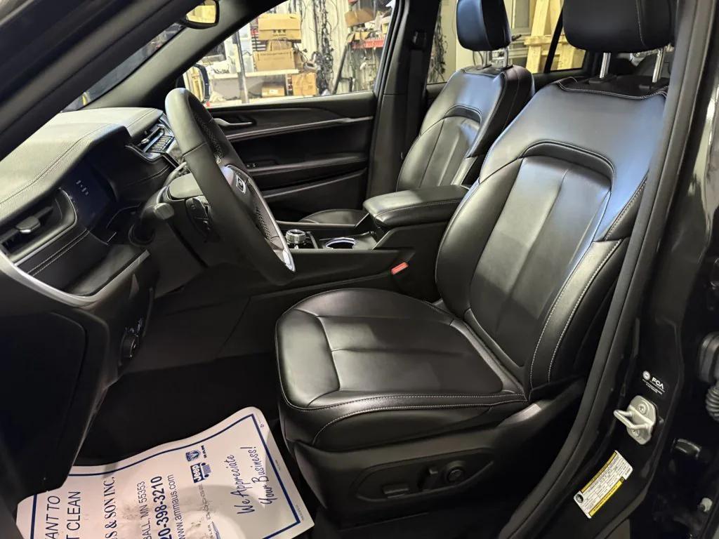 used 2024 Jeep Grand Cherokee car, priced at $36,990