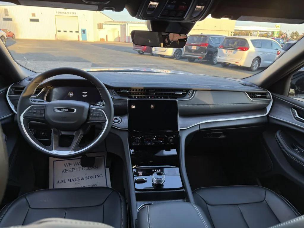 new 2025 Jeep Grand Cherokee car, priced at $48,592