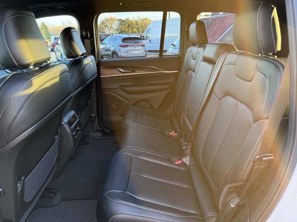 new 2025 Jeep Grand Cherokee car, priced at $48,592