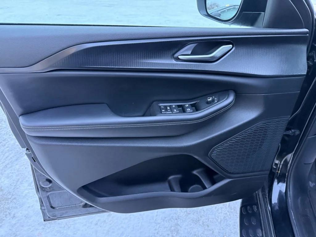 used 2024 Jeep Grand Cherokee L car, priced at $32,990