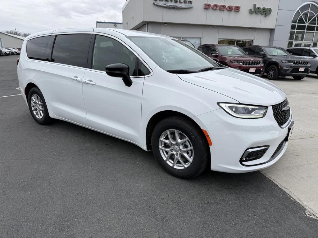 new 2026 Chrysler Pacifica car, priced at $41,567