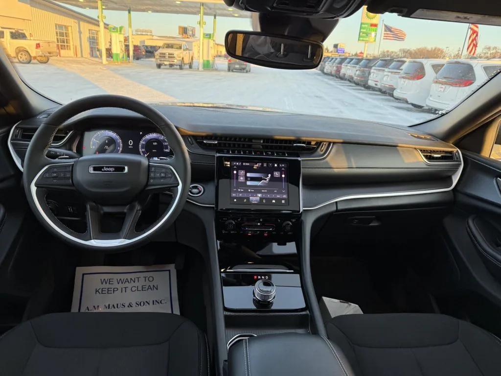 used 2024 Jeep Grand Cherokee car, priced at $31,990