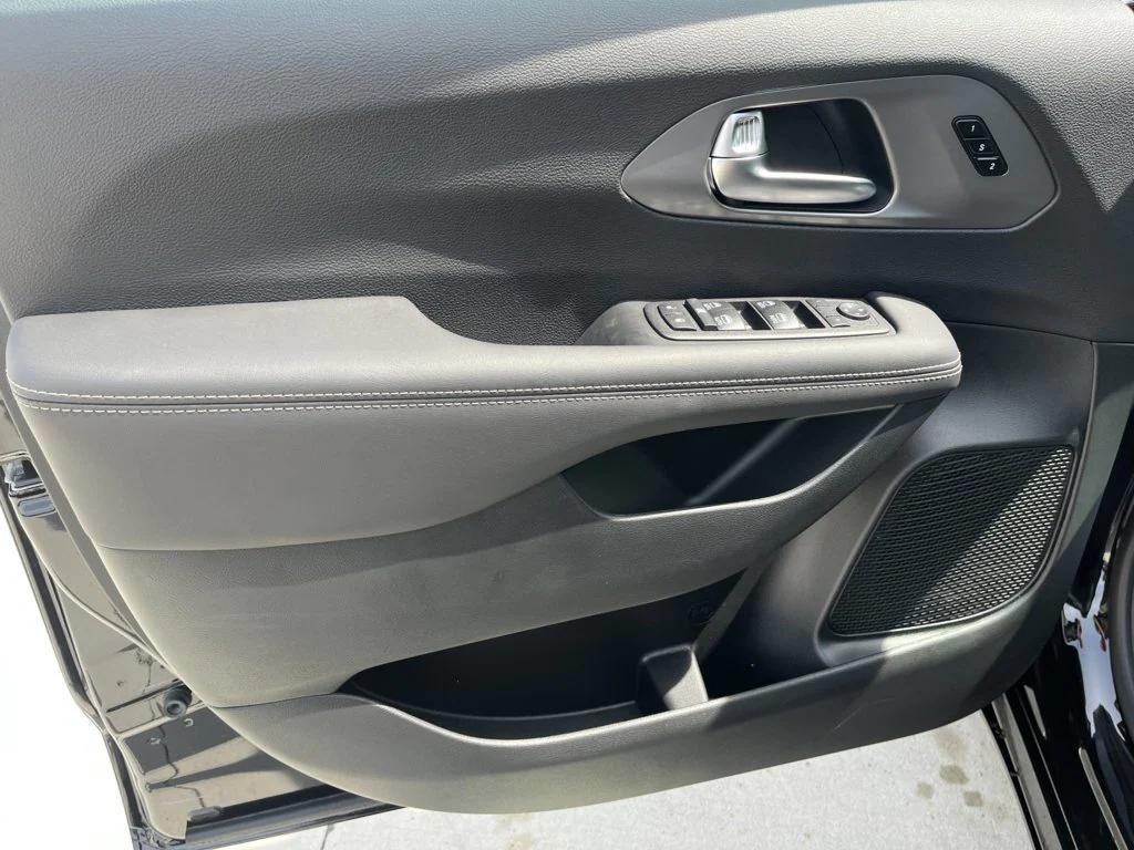 used 2025 Chrysler Pacifica car, priced at $41,990