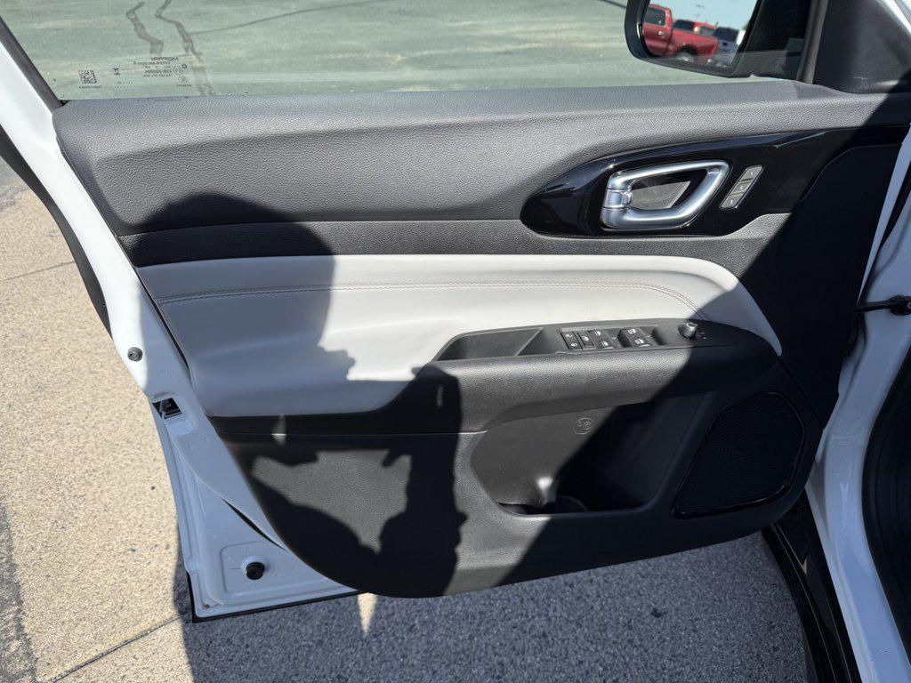 used 2025 Jeep Compass car, priced at $28,990